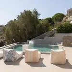 Amaris Mykonian אורנוס