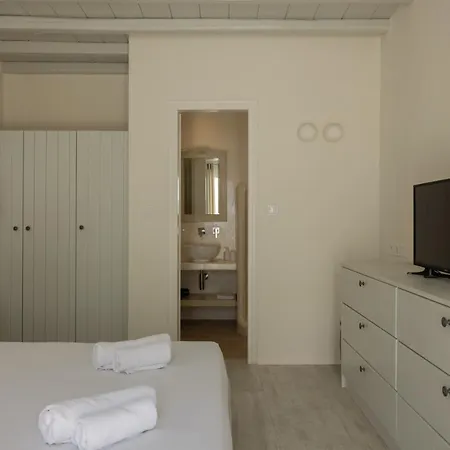 Amaris Mykonian * Ornos (Mykonos)